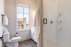 The Magnolia 1 by Avantstay Minutes to Downtown