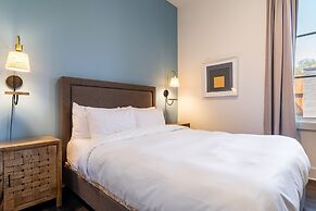 The Magnolia 1 by Avantstay Minutes to Downtown