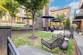 The Magnolia 1 by Avantstay Minutes to Downtown