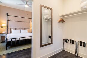 The Magnolia 1 by Avantstay Minutes to Downtown