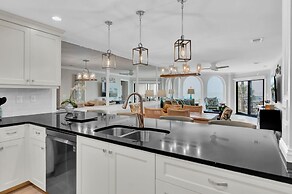 118 Seascape by Avantstay Pool Oceanfront Views