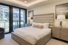 Silver Strike by Avantstay Direct Slope Access Hot Tub Views