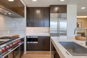 Silver Strike by Avantstay Direct Slope Access Hot Tub Views