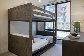 Silver Strike by Avantstay Direct Slope Access Hot Tub Views