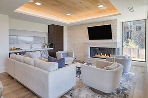 Silver Strike by Avantstay Direct Slope Access Hot Tub Views