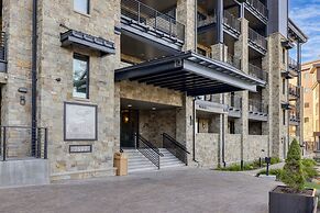 Silver Strike by Avantstay Direct Slope Access Hot Tub Views