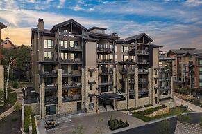 Silver Strike by Avantstay Direct Slope Access Hot Tub Views