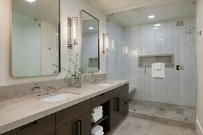 Silver Strike by Avantstay Direct Slope Access Hot Tub Views