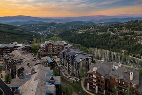 Silver Strike by Avantstay Direct Slope Access Hot Tub Views