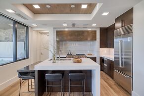 Silver Strike by Avantstay Direct Slope Access Hot Tub Views