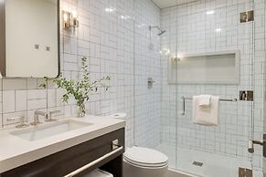 Silver Strike by Avantstay Direct Slope Access Hot Tub Views