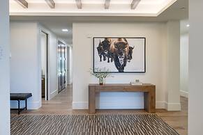 Silver Strike by Avantstay Direct Slope Access Hot Tub Views