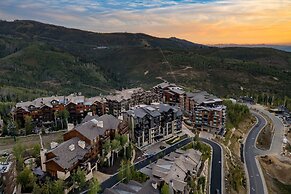 Silver Strike by Avantstay Direct Slope Access Hot Tub Views