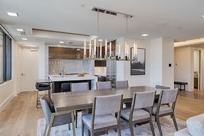 Silver Strike by Avantstay Direct Slope Access Hot Tub Views