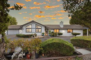 Paso Vista Bella by Avantstay Luxe Group Escape w Wine Country Views