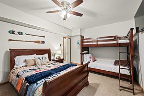 Mews Mountain House by Avantstay Walk to Beach Hot Tub Game Room