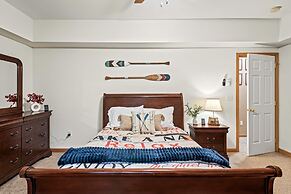 Mews Mountain House by Avantstay Walk to Beach Hot Tub Game Room