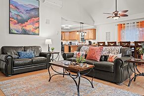 Mews Mountain House by Avantstay Walk to Beach Hot Tub Game Room