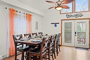 Mews Mountain House by Avantstay Walk to Beach Hot Tub Game Room