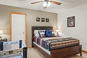 Mews Mountain House by Avantstay Walk to Beach Hot Tub Game Room