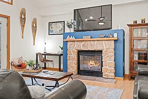 Mews Mountain House by Avantstay Walk to Beach Hot Tub Game Room