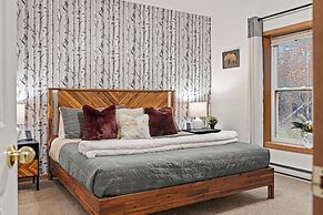 Mews Mountain House by Avantstay Walk to Beach Hot Tub Game Room