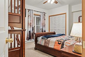 Mews Mountain House by Avantstay Walk to Beach Hot Tub Game Room