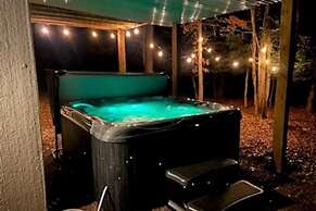 Mews Mountain House by Avantstay Walk to Beach Hot Tub Game Room