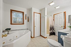 Mews Mountain House by Avantstay Walk to Beach Hot Tub Game Room