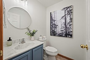 Mews Mountain House by Avantstay Walk to Beach Hot Tub Game Room