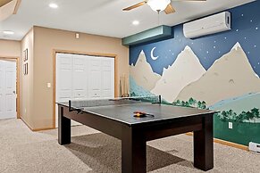 Mews Mountain House by Avantstay Walk to Beach Hot Tub Game Room