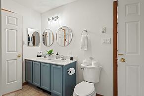 Mews Mountain House by Avantstay Walk to Beach Hot Tub Game Room