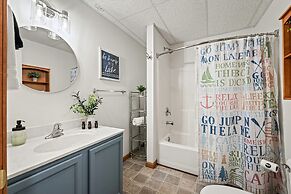 Mews Mountain House by Avantstay Walk to Beach Hot Tub Game Room