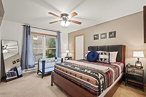 Mews Mountain House by Avantstay Walk to Beach Hot Tub Game Room