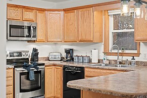 Mews Mountain House by Avantstay Walk to Beach Hot Tub Game Room