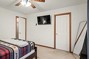 Mews Mountain House by Avantstay Walk to Beach Hot Tub Game Room