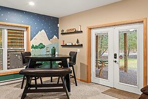 Mews Mountain House by Avantstay Walk to Beach Hot Tub Game Room