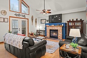 Mews Mountain House by Avantstay Walk to Beach Hot Tub Game Room