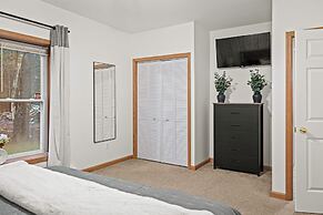 Mews Mountain House by Avantstay Walk to Beach Hot Tub Game Room