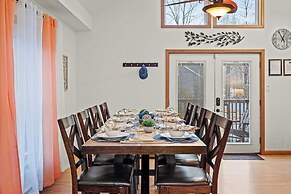 Mews Mountain House by Avantstay Walk to Beach Hot Tub Game Room