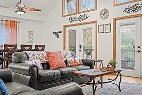 Mews Mountain House by Avantstay Walk to Beach Hot Tub Game Room