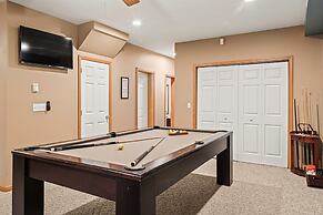 Mews Mountain House by Avantstay Walk to Beach Hot Tub Game Room
