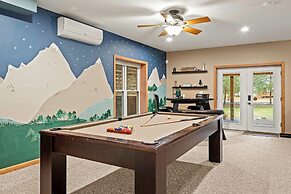 Mews Mountain House by Avantstay Walk to Beach Hot Tub Game Room