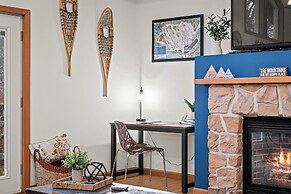 Mews Mountain House by Avantstay Walk to Beach Hot Tub Game Room