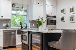 Luxuriously Lakeside by Avantstay Lakefront Retreat w Game Room