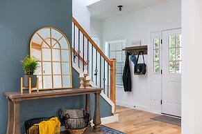 Luxuriously Lakeside by Avantstay Lakefront Retreat w Game Room