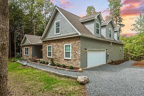 Luxuriously Lakeside by Avantstay Lakefront Retreat w Game Room