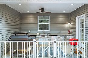 Luxuriously Lakeside by Avantstay Lakefront Retreat w Game Room