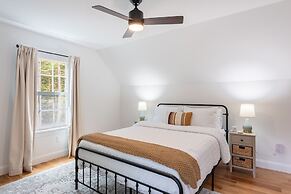 Luxuriously Lakeside by Avantstay Lakefront Retreat w Game Room