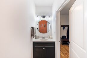 Luxuriously Lakeside by Avantstay Lakefront Retreat w Game Room